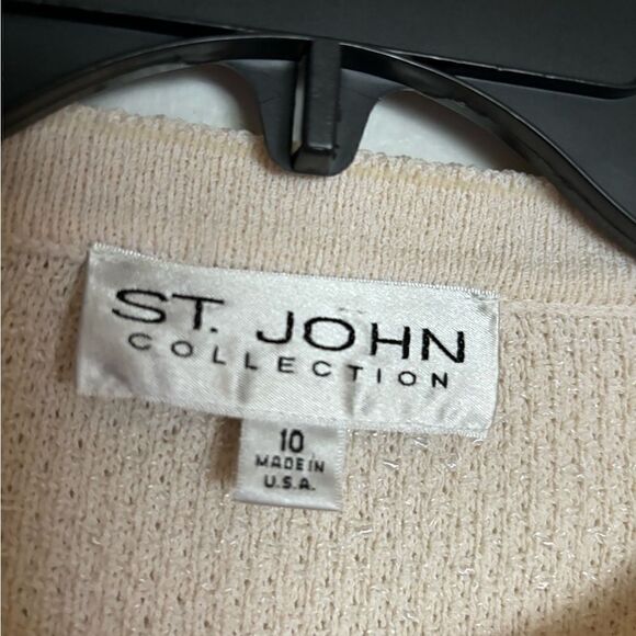 ST. JOHN Quilted Jackets in Off White with zip up pearl size 10/ excellent - Picture 6 of 7